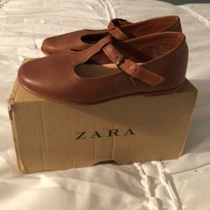 Toddler girl - Mary Jane shoes.